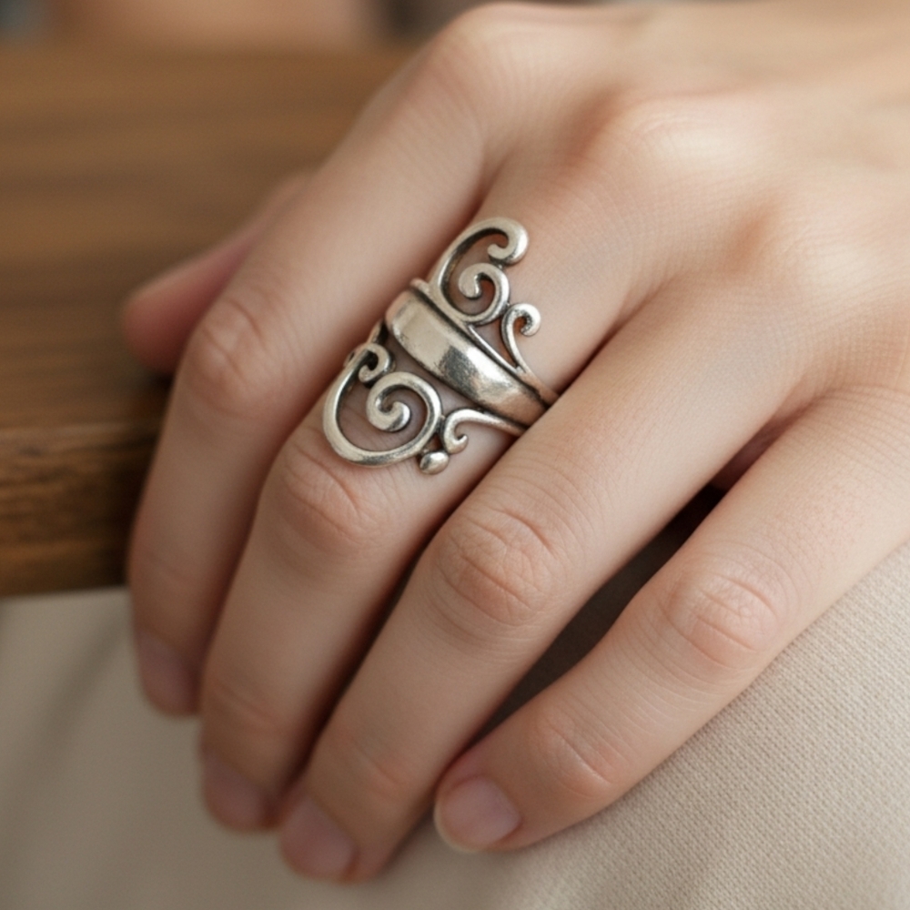 925 Stamped Sterling Silver Ring Size 8 - Picture 4 of 15